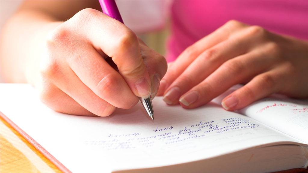  نوشتن خاطرات روزانه کمک در یادگیری لغات انگلیسی جدید